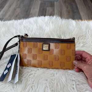 Dooney & Bourke Tan Detroit Tigers Leather Wristlet NWT